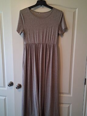 Casual Short Sleeve Maxi Dress in Heather Taupe
